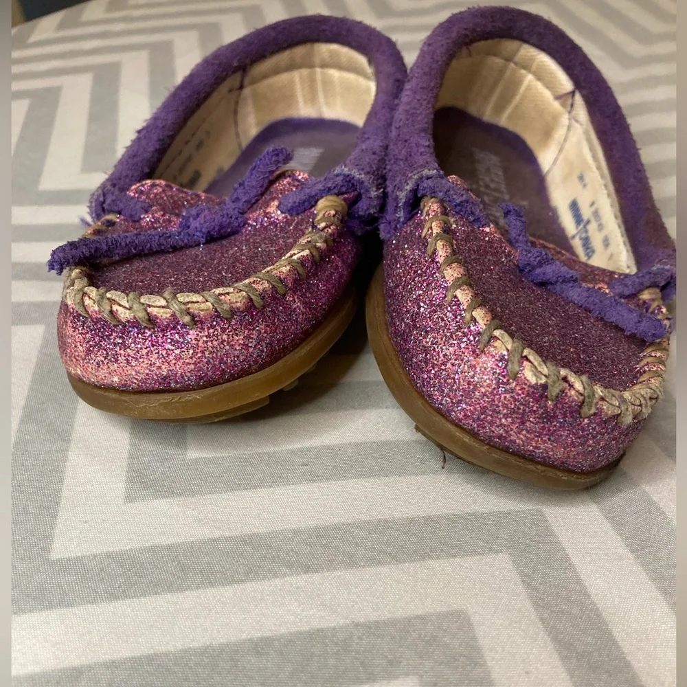 Toddler Girls Minnetonka Purple Glitter Sparkly Suede Moccasins Shoes - Size 8